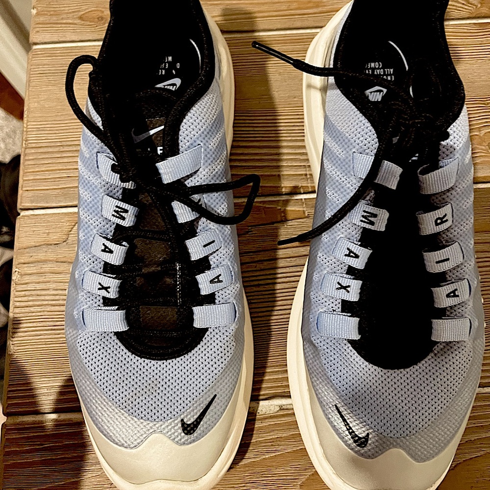 Nike sneakers women, good condition rarely worn